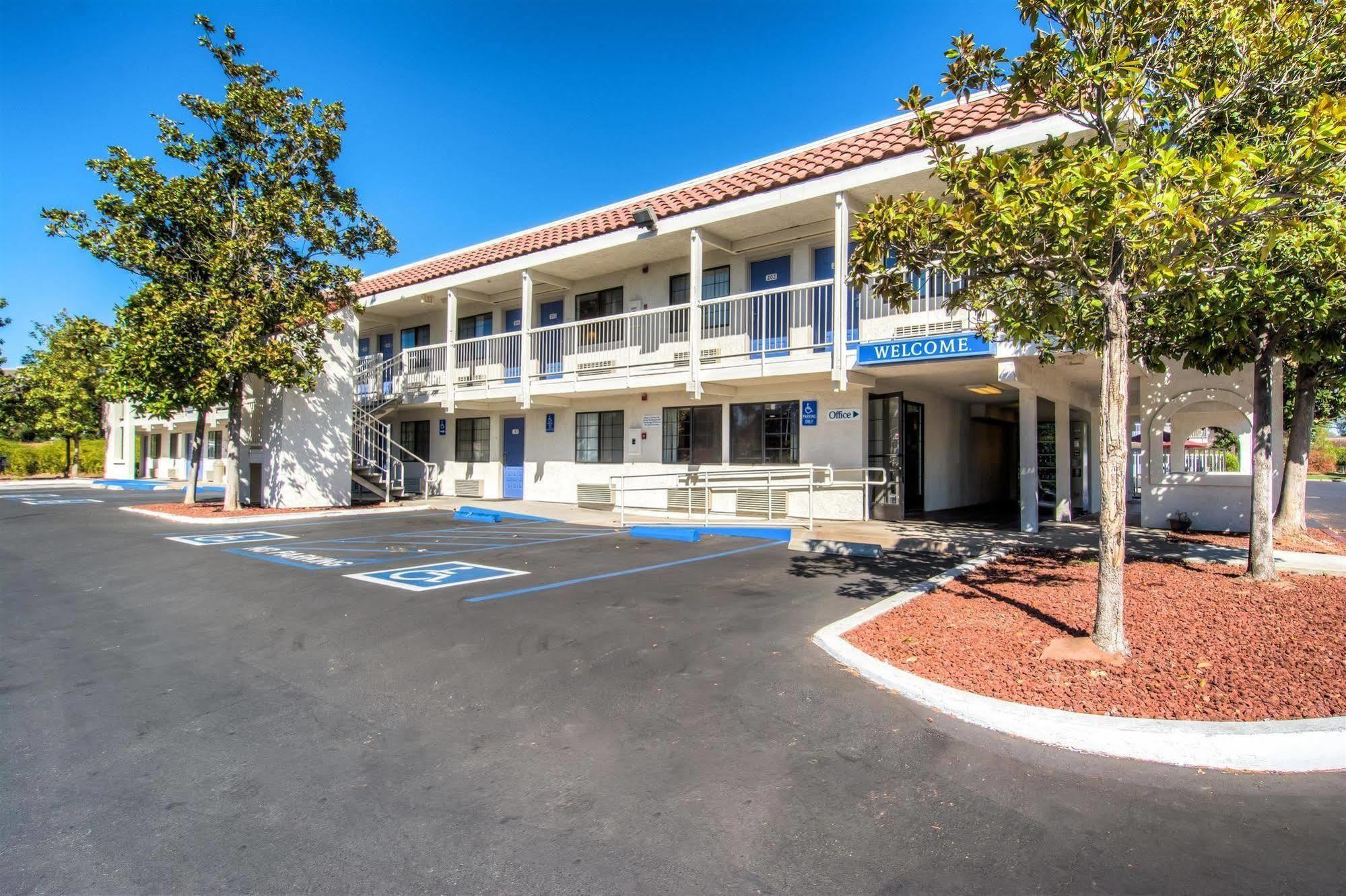 Motel 6-Redding, Ca - South Exteriér fotografie
