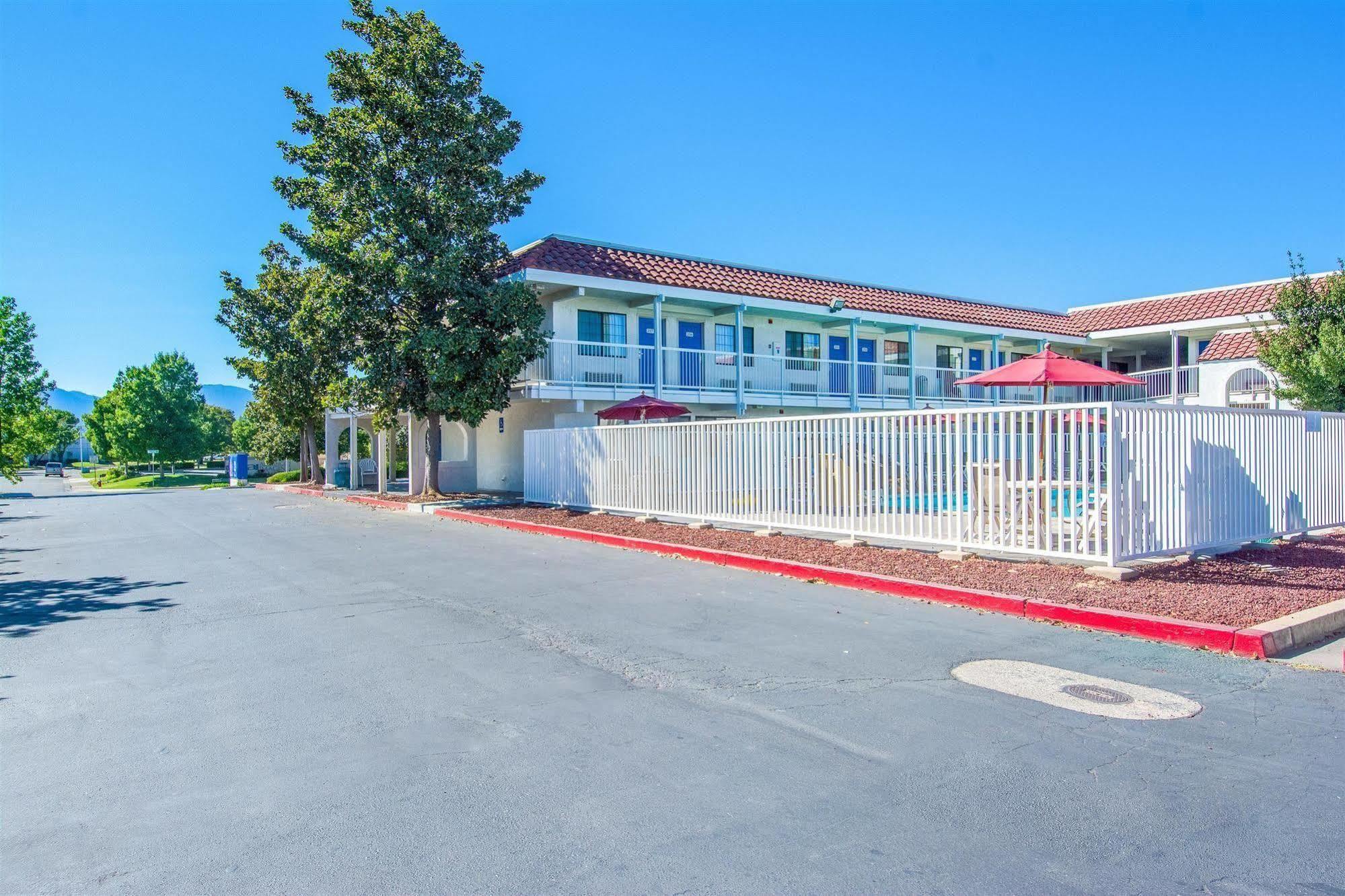 Motel 6-Redding, Ca - South Exteriér fotografie