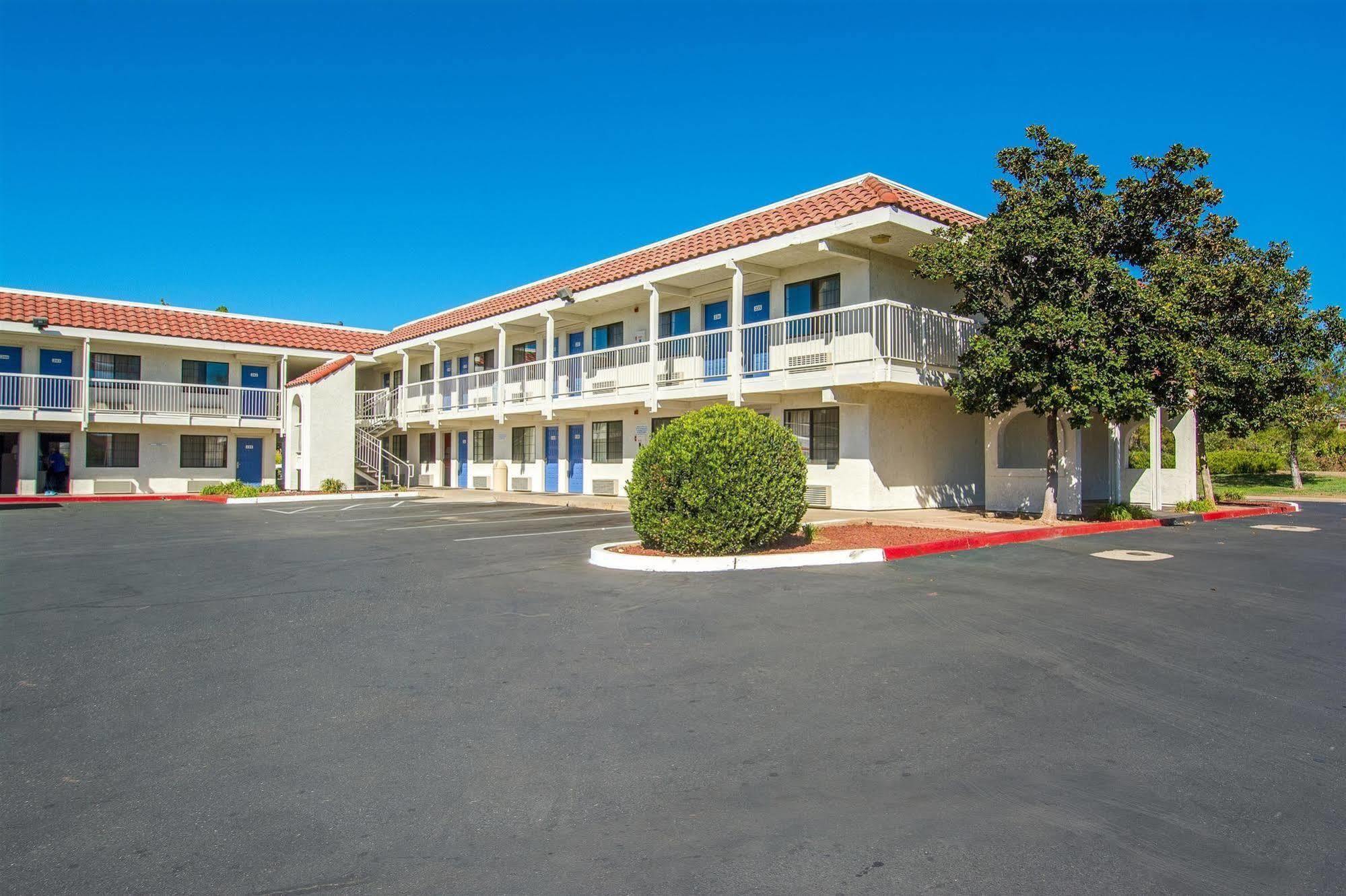 Motel 6-Redding, Ca - South Exteriér fotografie