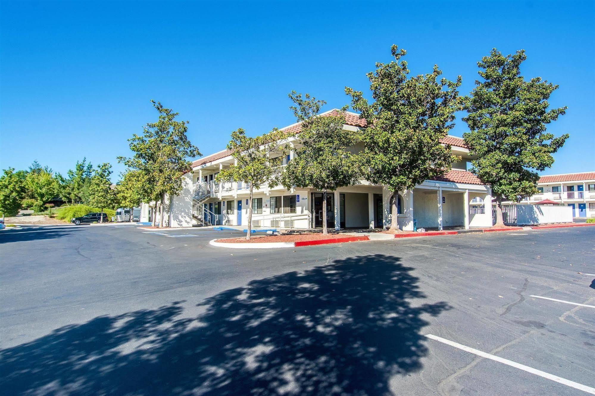 Motel 6-Redding, Ca - South Exteriér fotografie