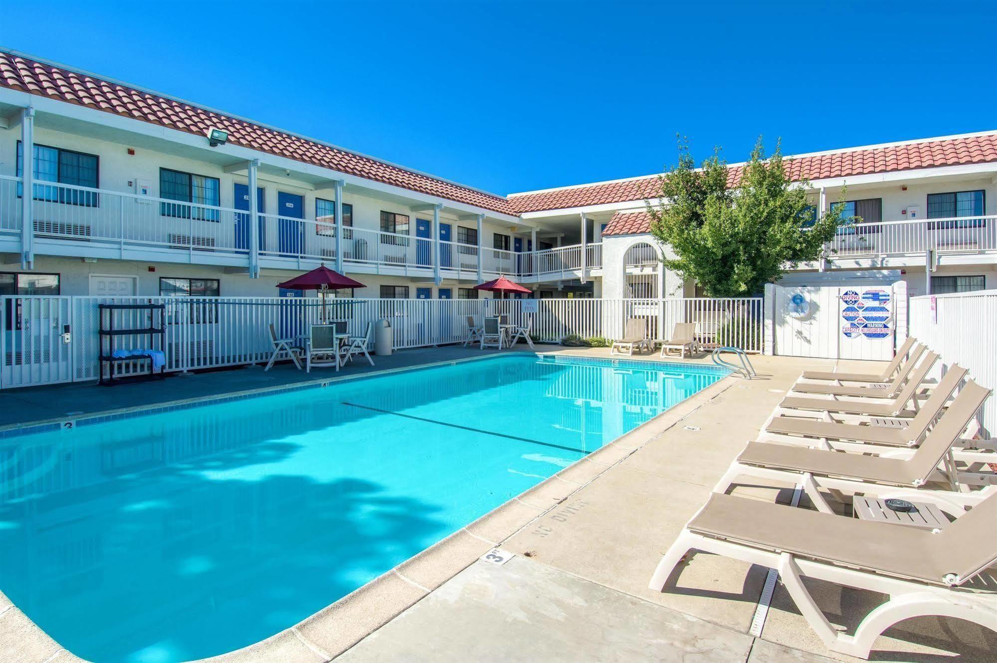 Motel 6-Redding, Ca - South Exteriér fotografie