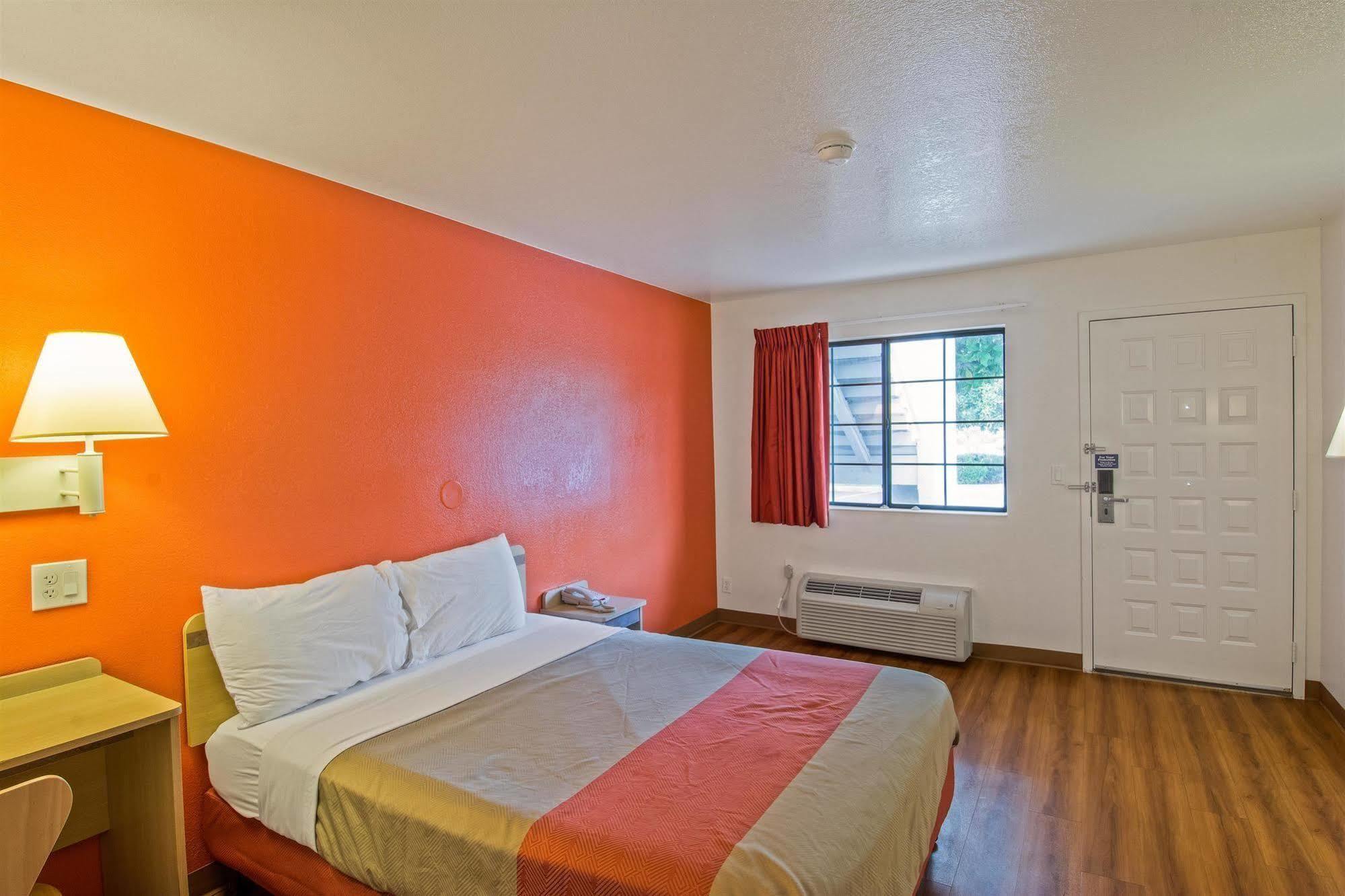 Motel 6-Redding, Ca - South Exteriér fotografie