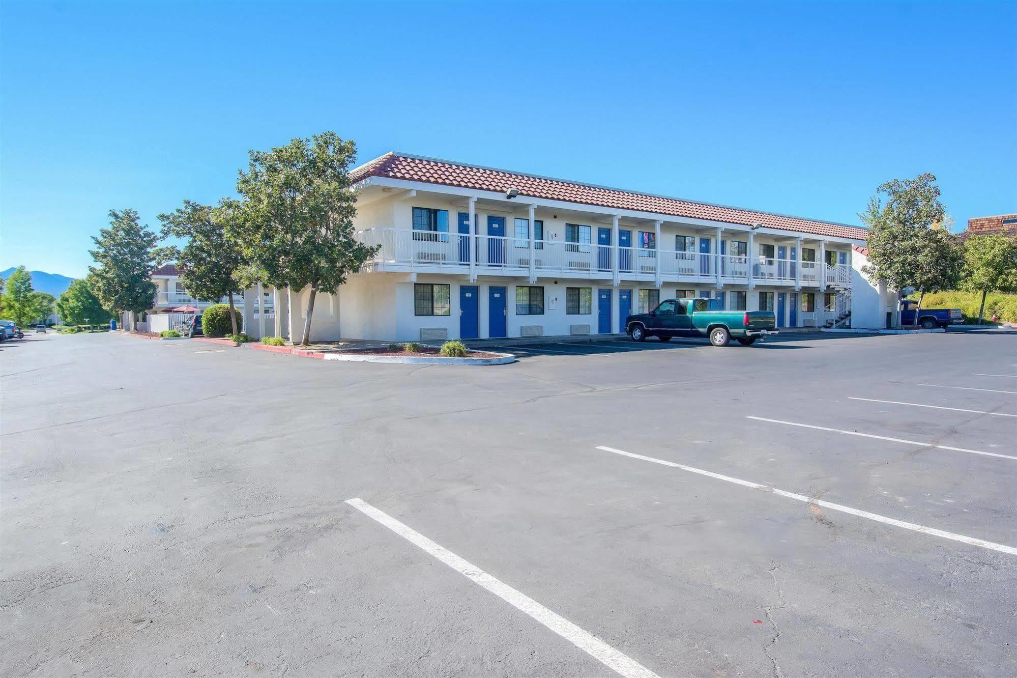 Motel 6-Redding, Ca - South Exteriér fotografie
