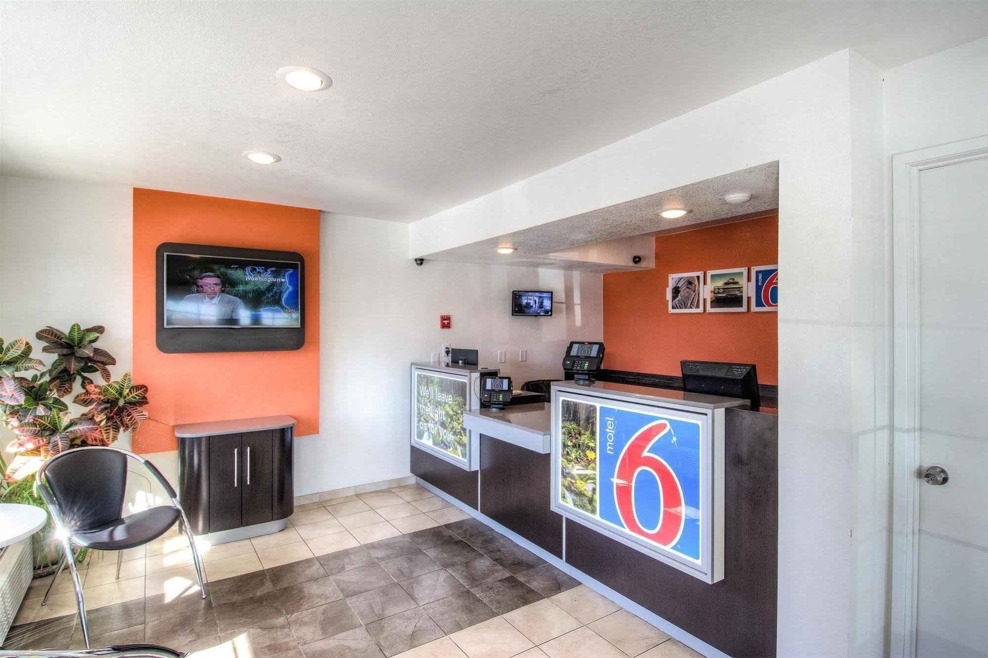 Motel 6-Redding, Ca - South Exteriér fotografie