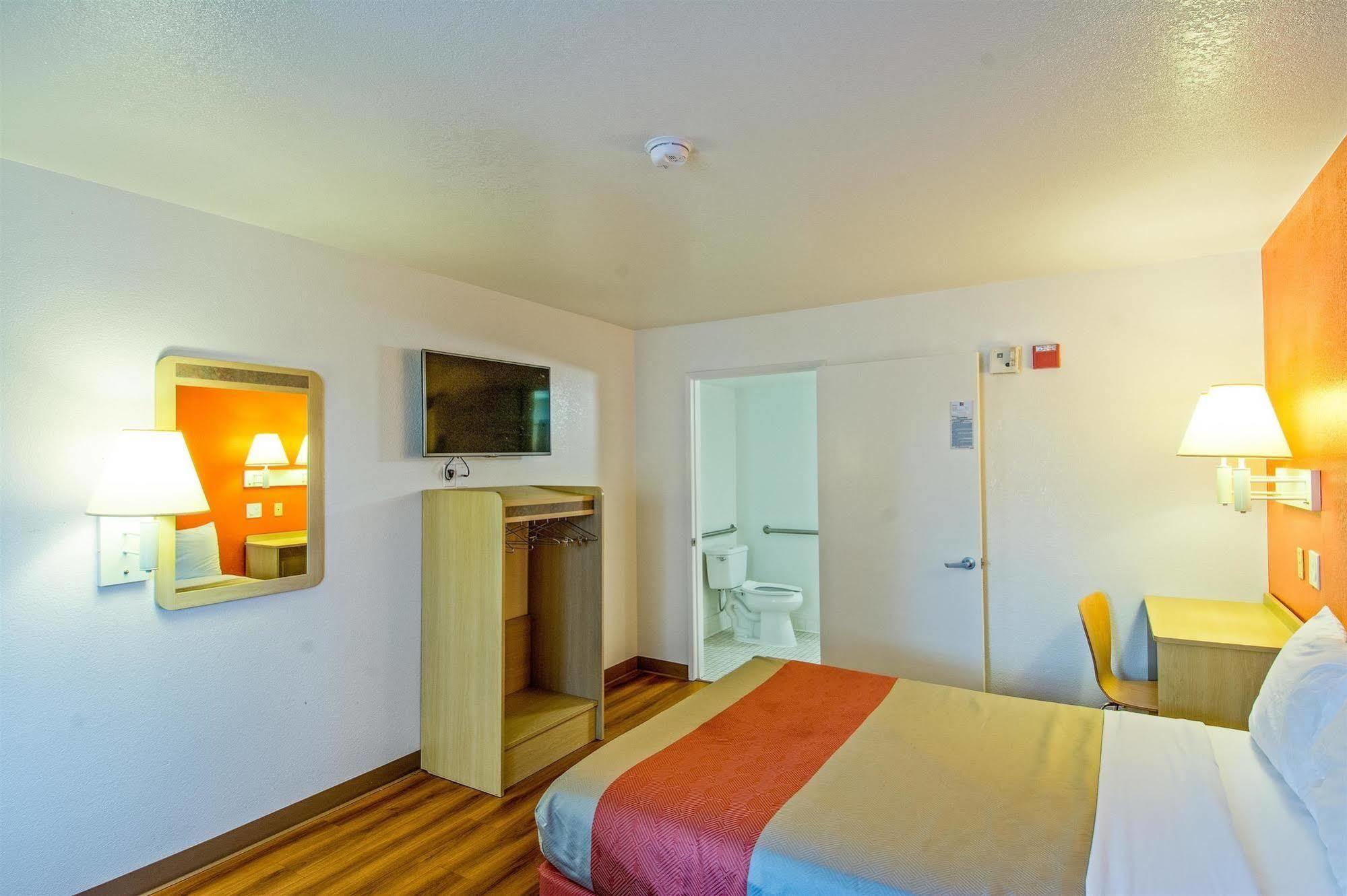 Motel 6-Redding, Ca - South Exteriér fotografie