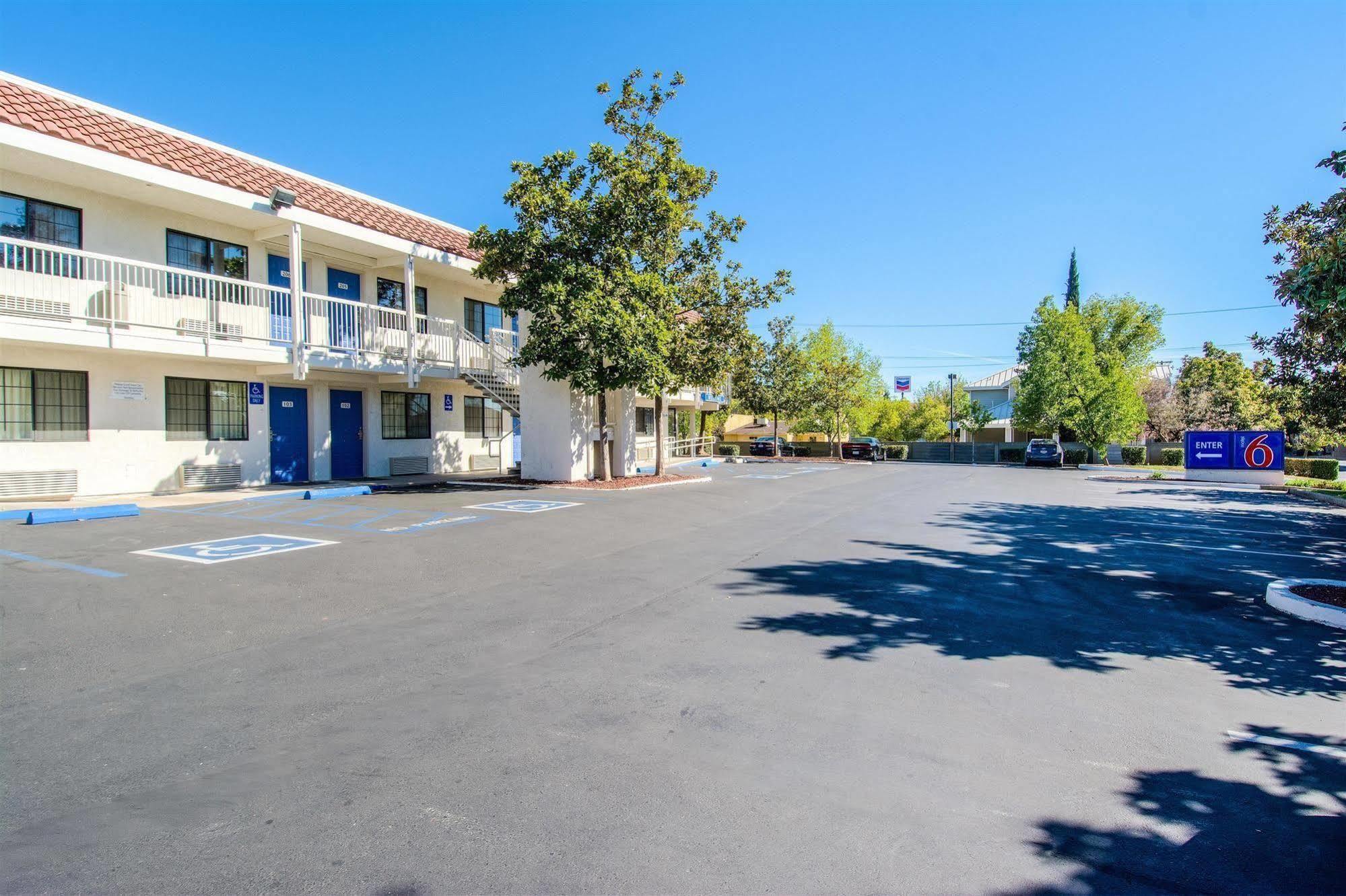 Motel 6-Redding, Ca - South Exteriér fotografie